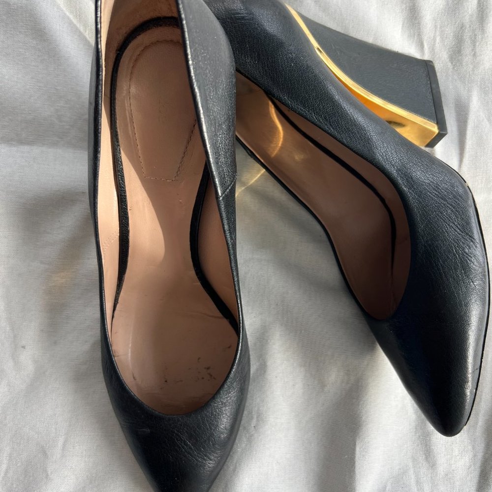 Chloé Black/Gold Detail Wedge Leather Heel Pumps